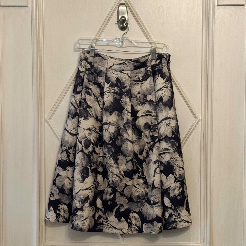 Abercrombie & Fitch Black Gray Floral Pleated Scuba Midi Skirt 